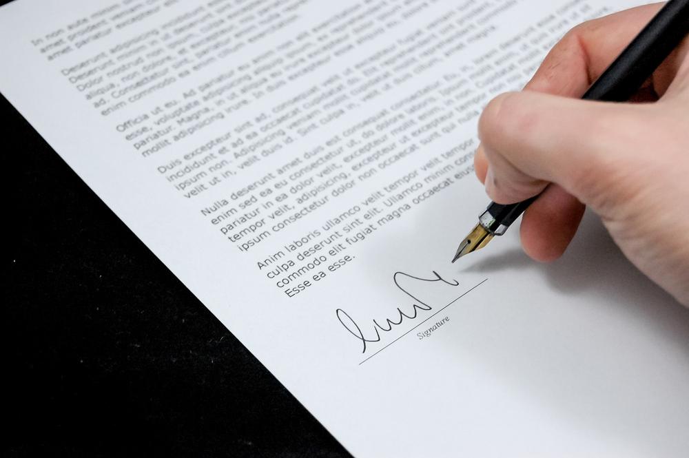 Poradnik: Jak napisać umowę przedwstępną krok po kroku