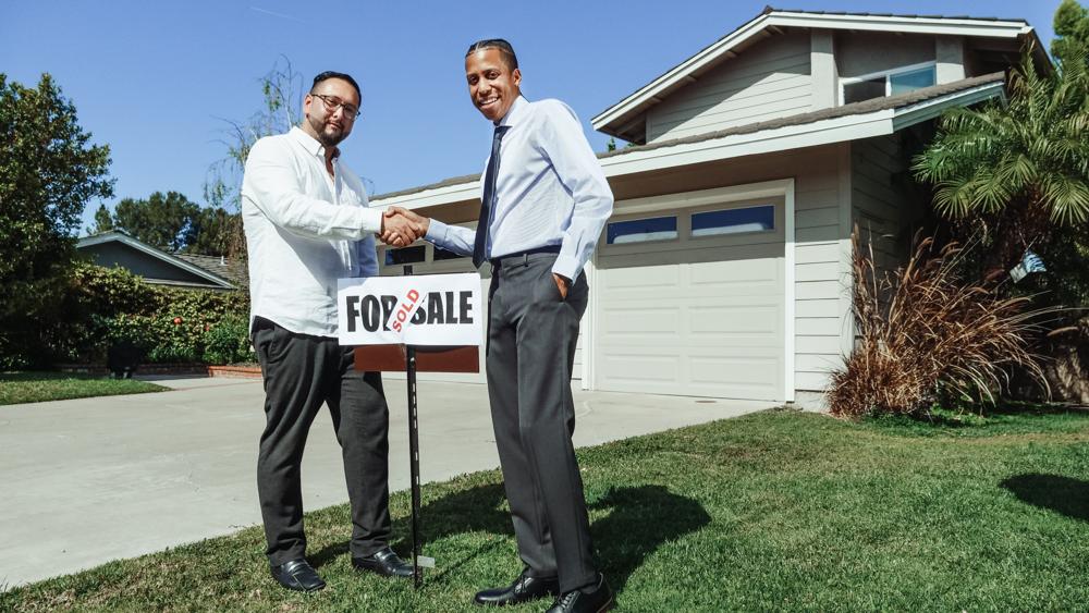 „Sprzedaż mieszkania z kredytem – jak uniknąć pułapek odsetkowych”